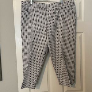 Black and white stretch capris size 2X